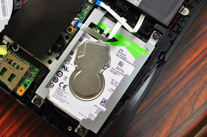 GIGABYTE SabrePro15 軍刀系列再添生力軍