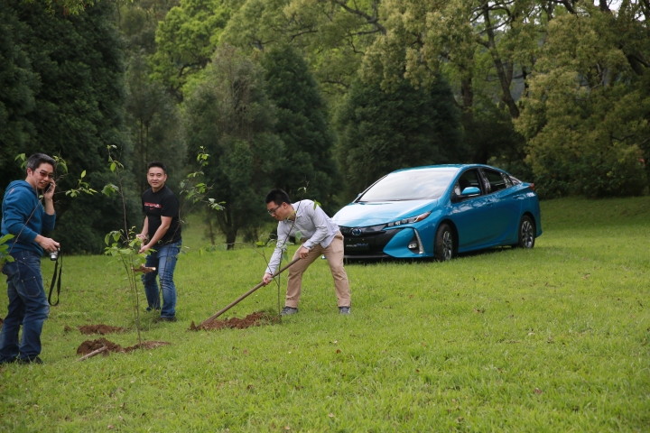 PRIUS PHV 一台跨世代的好車