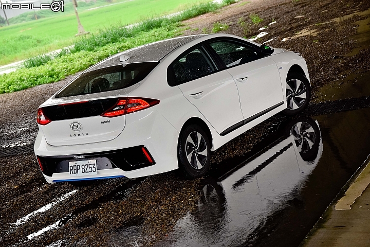 Prius頭號勁敵!Hyundai Ioniq Hybrid試駕報導