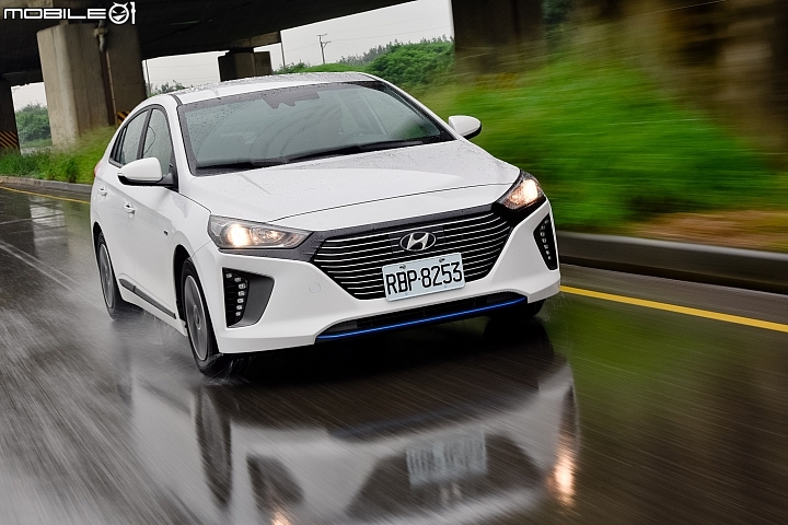 Prius頭號勁敵!Hyundai Ioniq Hybrid試駕報導