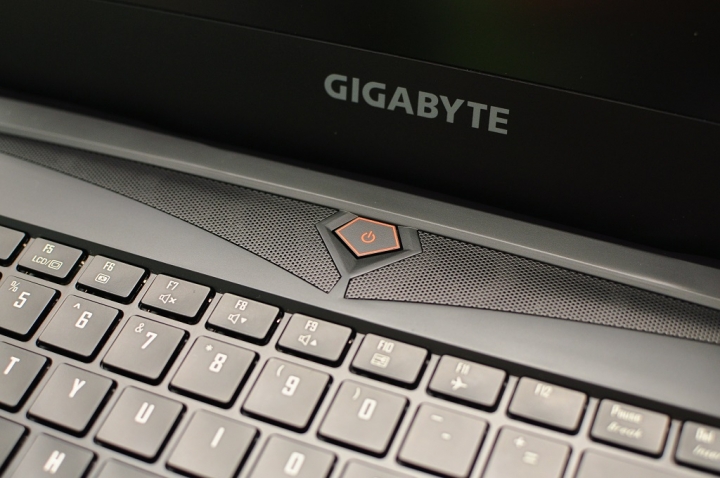 GIGABYTE P56XT,搭載RGB鍵盤,絢麗登場