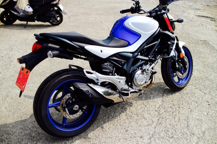 我不是SUZUKI控！SV650開箱