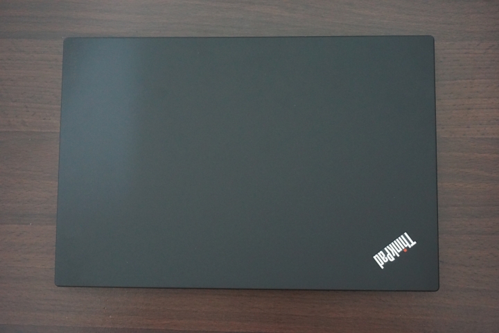窄邊框設計--五代Lenovo ThinkPad X1 Carbon開箱
