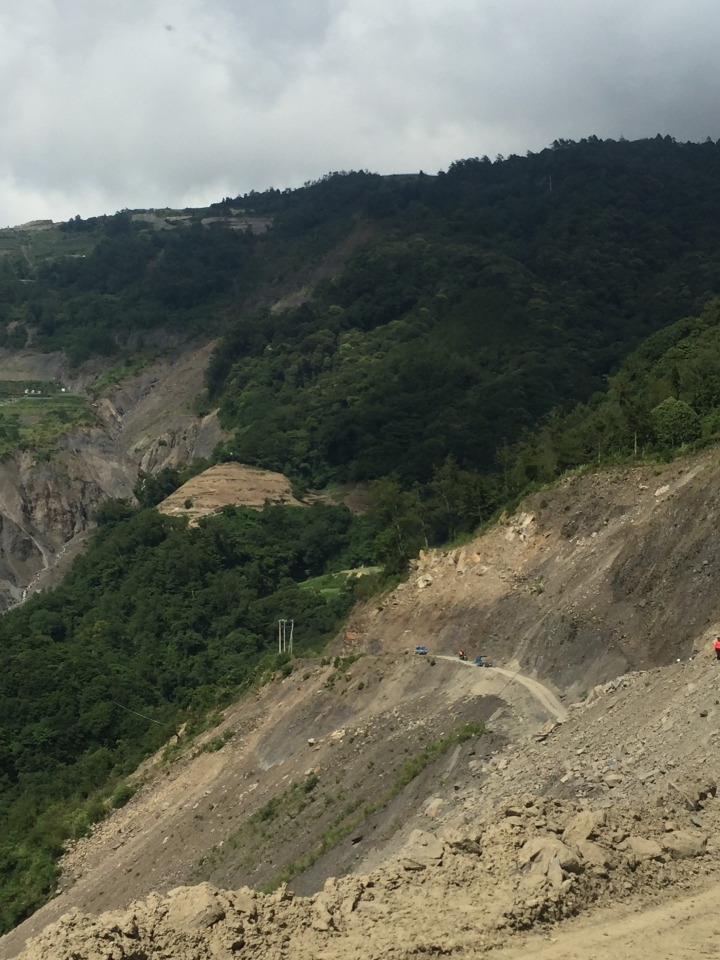 誤闖力行產業道路,真是慘裂道路,