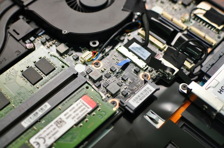 GIGABYTE P56XT,搭載RGB鍵盤,絢麗登場