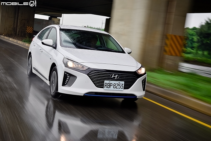 Prius頭號勁敵!Hyundai Ioniq Hybrid試駕報導