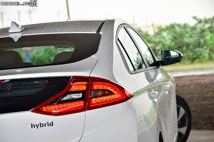 Prius頭號勁敵!Hyundai Ioniq Hybrid試駕報導