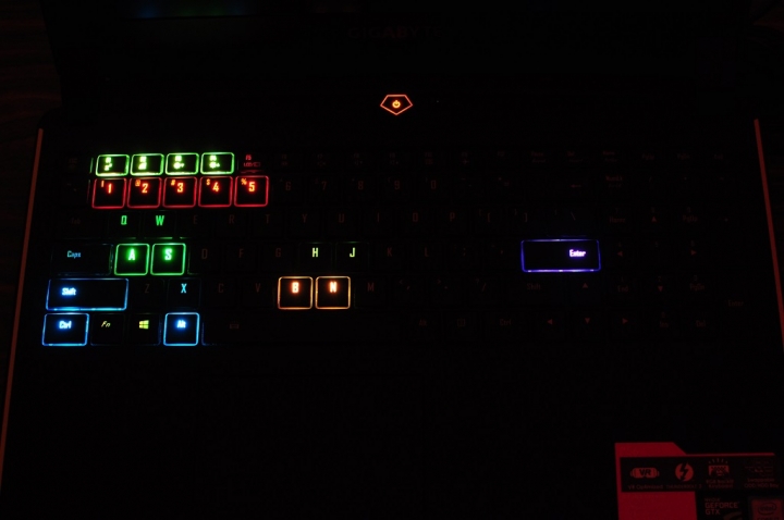 GIGABYTE P56XT,搭載RGB鍵盤,絢麗登場