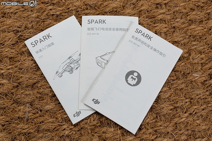 DJI Spark「曉」迷你無人機,隨機附上簡易的入門指南及操作方式 DJI Spark「曉」迷你無人機,隨機附上簡易的入門指南及操作方式