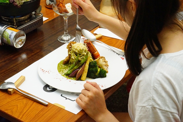 【台南住宿首選】住宿再送澎湃午餐+樂活下午茶|來有人文會館・食下有約想法廚房・食蔬茶齋蔬果料理