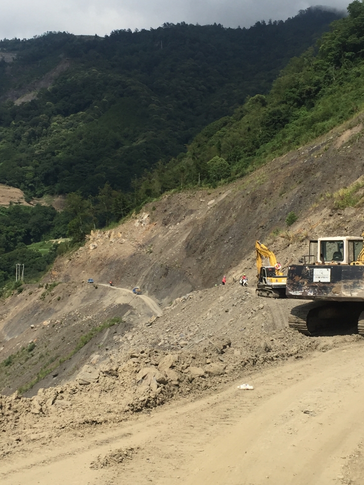 誤闖力行產業道路,真是慘裂道路,