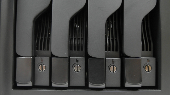 家庭影音的絕佳選擇!ASUSTOR AS6404T NAS 搭配 ADM 3.0,全新介面強勢登場!(基本應用篇)