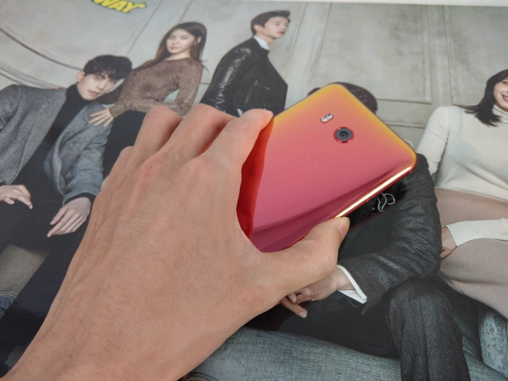 輪到我開箱了, 豔陽紅HTC U11入手