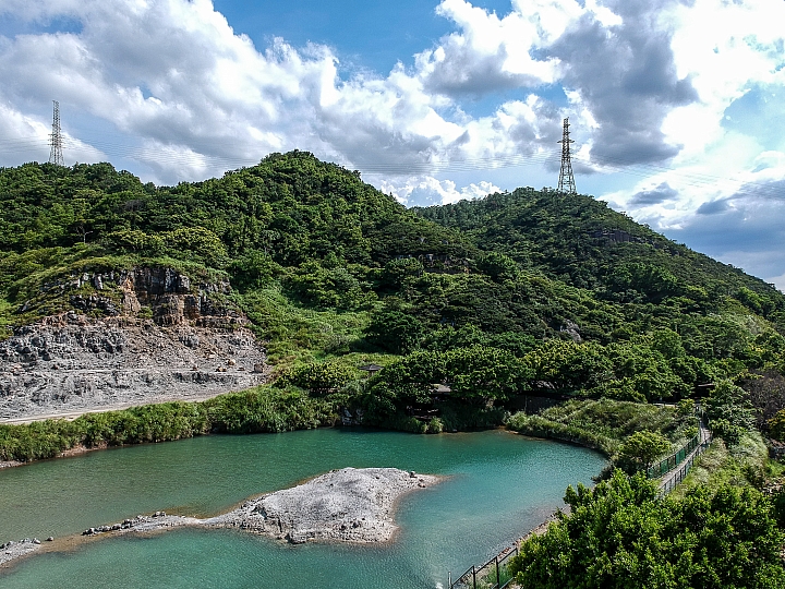 一鍵短片‧人人都是航拍高手!DJI Spark「曉」主打手勢操控 全能套裝RC加持解封印