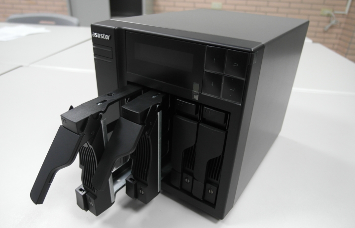 家庭影音的絕佳選擇!ASUSTOR AS6404T NAS 搭配 ADM 3.0,全新介面強勢登場!(基本應用篇)
