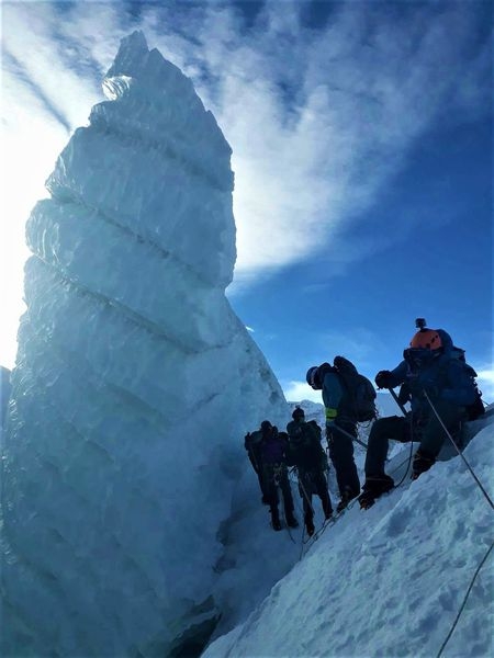 【世界之巔】聖母峰基地營+Island Peak 海拔6189m 冰攀訓練