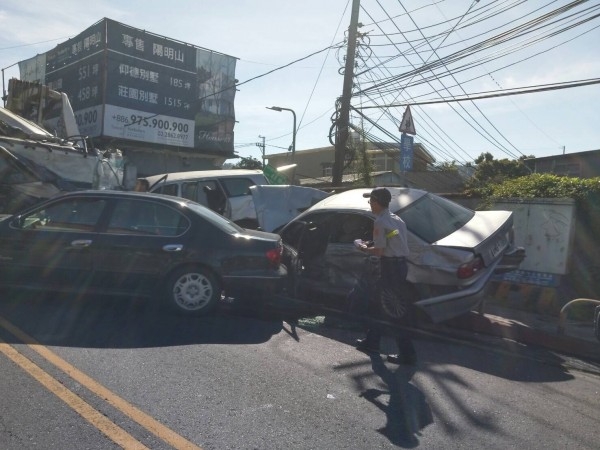 仰德大道連環大車禍 4人命危