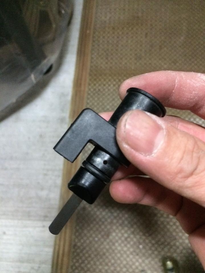 New all livina DIY CVT變速箱油 第一次換3萬公里