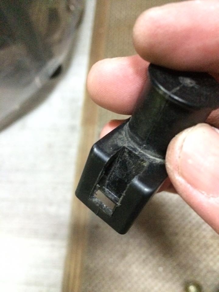New all livina DIY CVT變速箱油 第一次換3萬公里