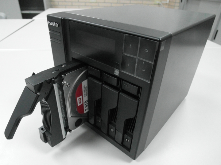 家庭影音的絕佳選擇!ASUSTOR AS6404T NAS 搭配 ADM 3.0,全新介面強勢登場!(基本應用篇)