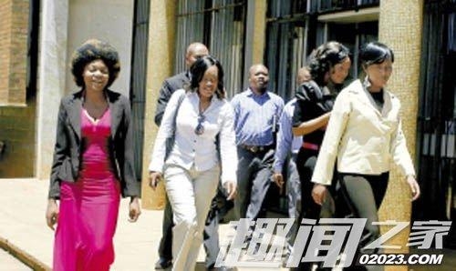 轉傳 各位01男性有福了 這裡的女人給男人下迷藥,用槍支甚至活蛇威脅發生性關係