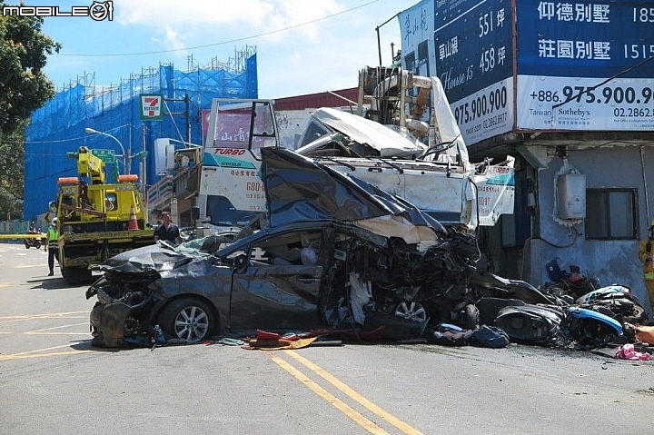 商周:仰德大道4死車禍!一個奶爸悲傷呼籲:別再讓台灣人用「活體實驗」來驗證車子安全(撰文者黃紹博2017.07.20)
