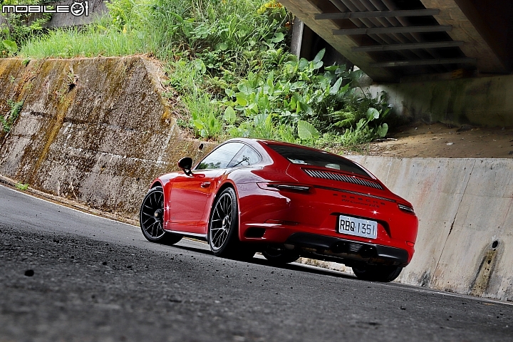 豔紅閃電! Porsche 911 Carrera GTS試駕報導