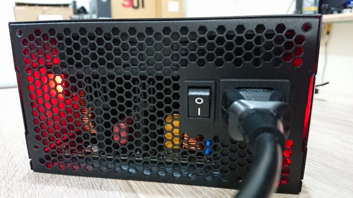 【開箱】迎廣PL850W RGB 金牌 電競電供
