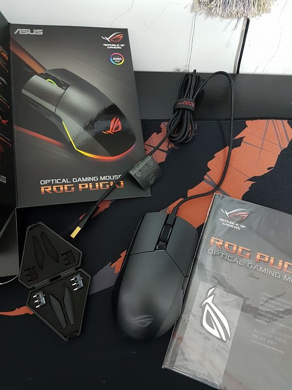 夜店風的電競滑鼠ROG PUGIO