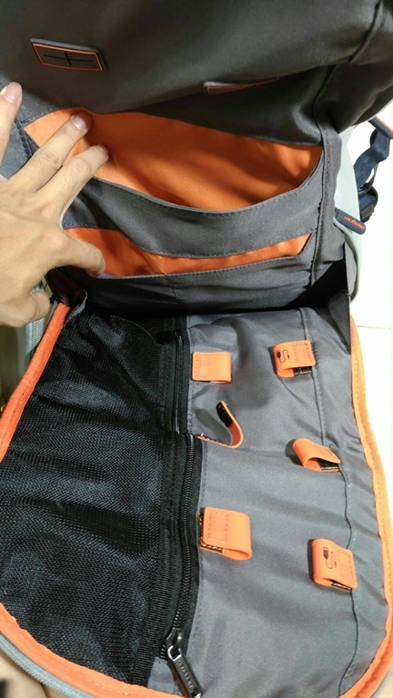 【開箱】Hedgren 15吋電腦後背包(灰色)