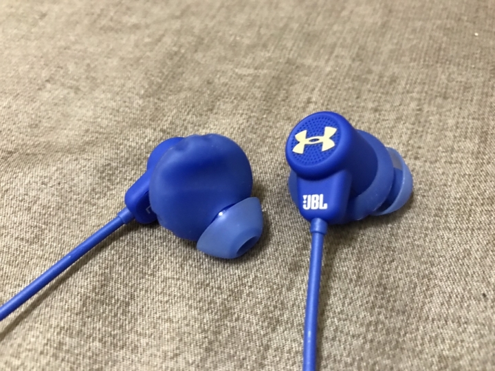 簡單開箱UA JBL 藍牙運動耳機