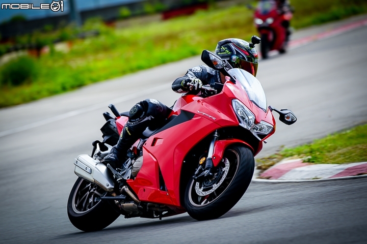 面面俱到 2017 HONDA Motorcycle CB650F & CBR650F 賽道試駕
