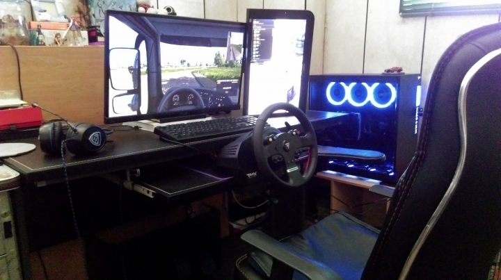 入門級 THRUSTMASTER TMX 力回饋方向盤 開箱