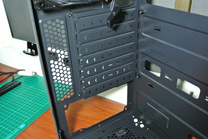 火鳥 BitFenix Nova TG 諾瓦星 玻璃透側機殼 輕開箱