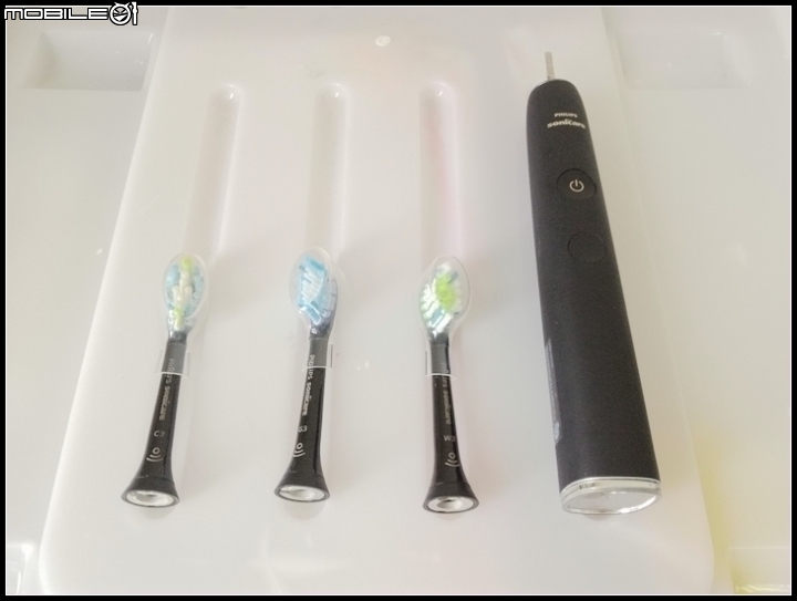 潔牙如手遊,清潔無盲點,《飛利浦Sonicare 鑽石靚白智能音波震動牙刷》試用心得分享!