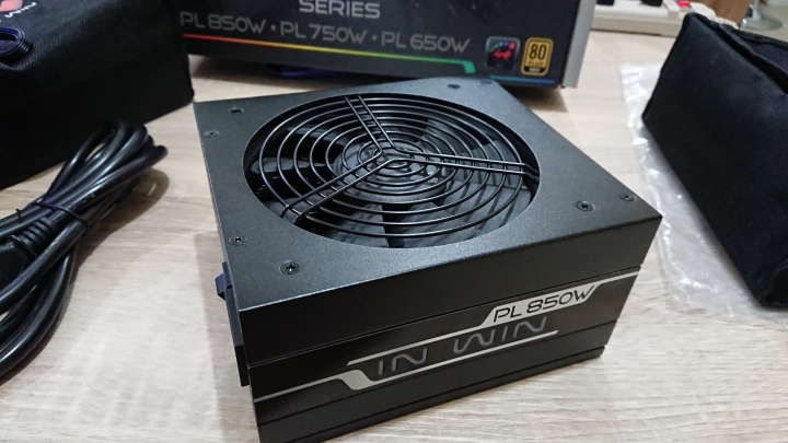 【開箱】迎廣PL850W RGB 金牌 電競電供