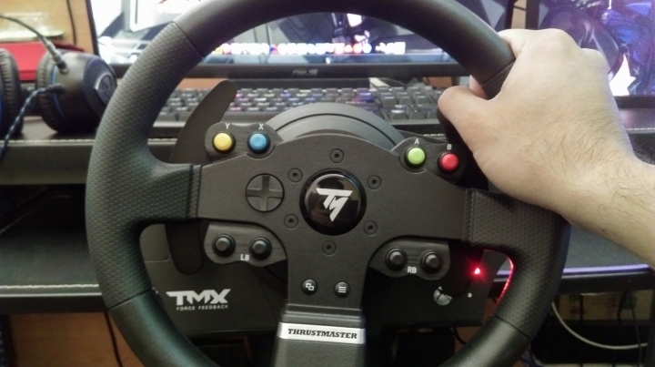 入門級 THRUSTMASTER TMX 力回饋方向盤 開箱