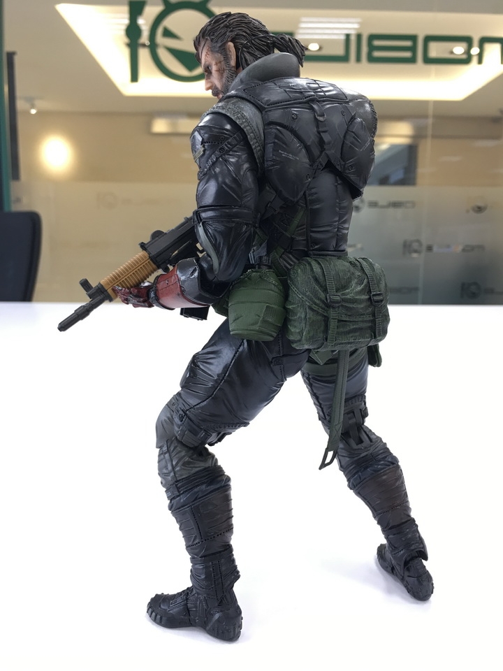 Play Arts改 Metal Gear Solid V: The Phantom Pain Venom Snake 潛行服版