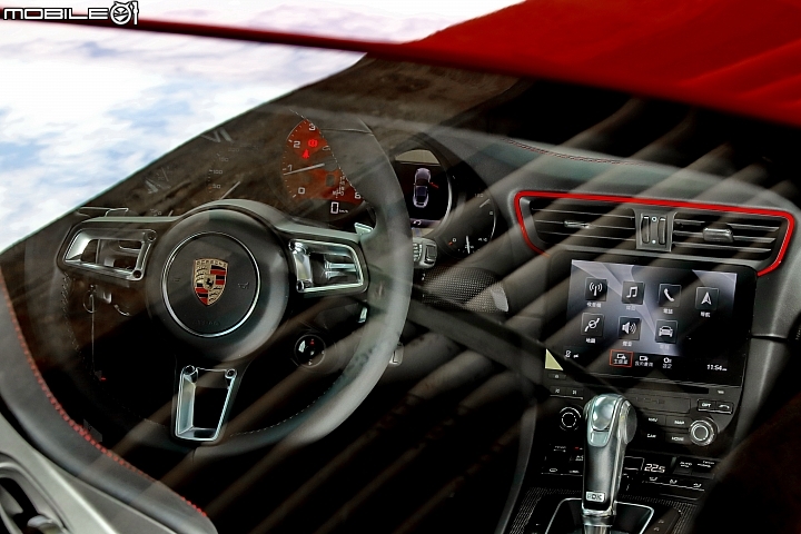 豔紅閃電! Porsche 911 Carrera GTS試駕報導