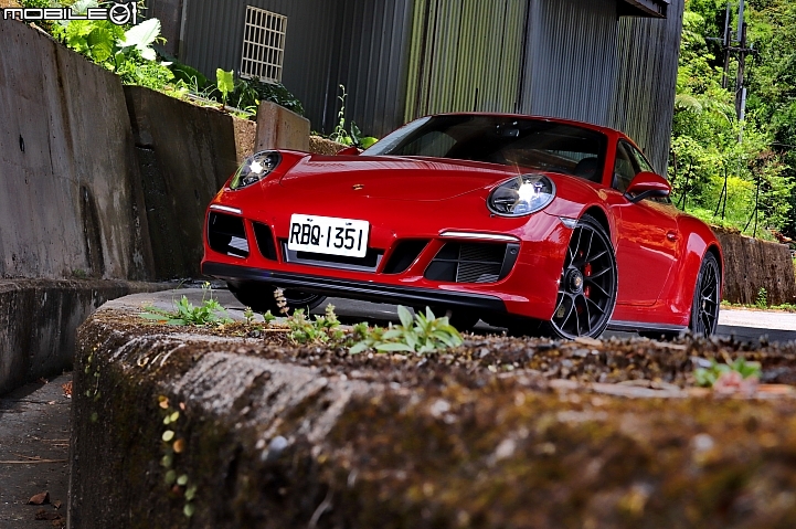豔紅閃電! Porsche 911 Carrera GTS試駕報導