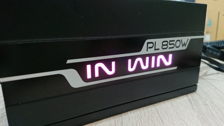 【開箱】迎廣PL850W RGB 金牌 電競電供
