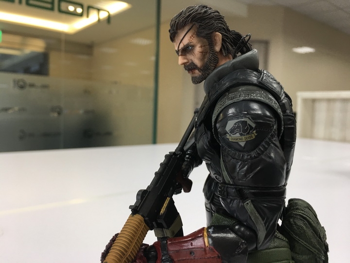 Play Arts改 Metal Gear Solid V: The Phantom Pain Venom Snake 潛行服版
