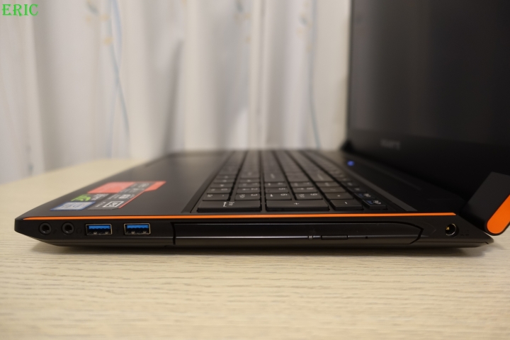 【開箱】GIGABYTE P55W V7 低調奢華的享受,輕鬆入主?