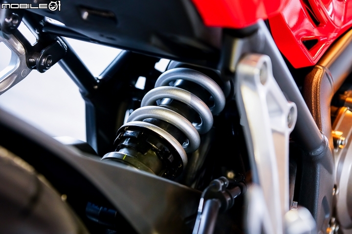 面面俱到 2017 HONDA Motorcycle CB650F & CBR650F 賽道試駕