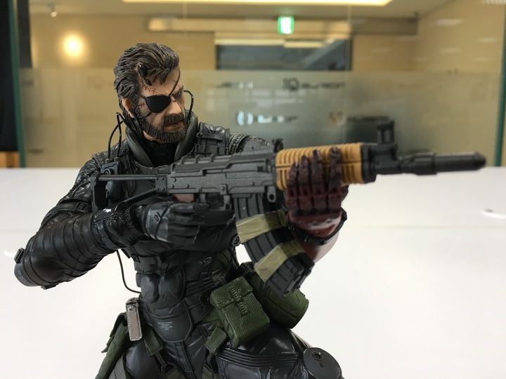 Play Arts改 Metal Gear Solid V: The Phantom Pain Venom Snake 潛行服版