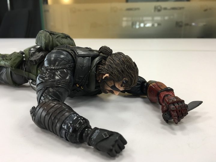 Play Arts改 Metal Gear Solid V: The Phantom Pain Venom Snake 潛行服版