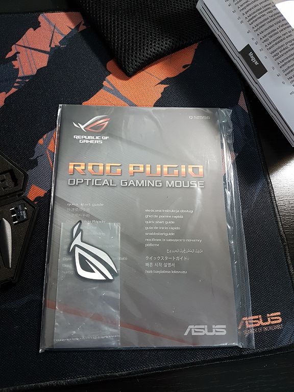 夜店風的電競滑鼠ROG PUGIO