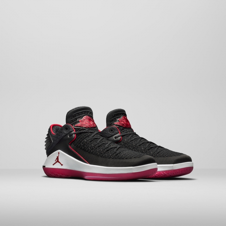 【情報】向二代致敬!Air Jordan XXXII 正式登場
