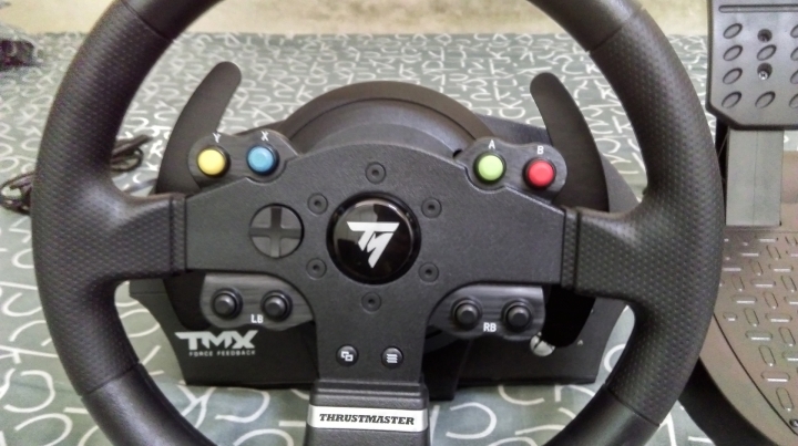 入門級 THRUSTMASTER TMX 力回饋方向盤 開箱