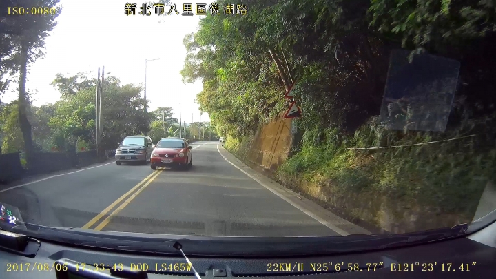 山路惡意逼車超車 請高手幫忙分析車牌